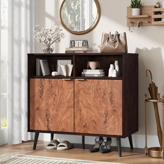 Sideboard i valnøddebrun med skuffer og døre